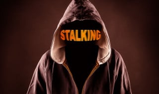 Daspo e braccialetto per stalker