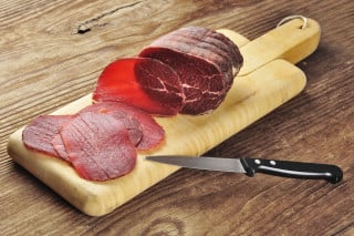 Furto: la bresaola costa cara, carcere e 150 euro di multa