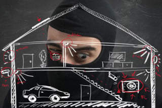 Furto in appartamento: si può chiedere il risarcimento al condominio?