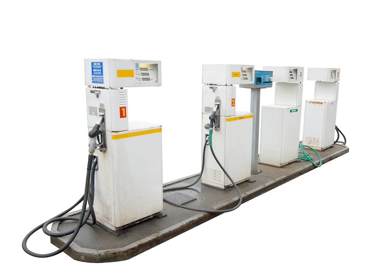 Benzina giù di 30,5 cent al litro: in vigore il decreto