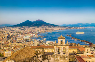 La gaffe dell'Iphone: scrivi Vesuvio e suggerisce "lavali col fuoco"