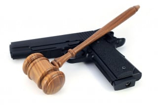 Legittimo l'obbligo di custodire le armi con ogni diligenza