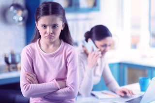 Non si può dimezzare l'assegno alla figlia in base all'età