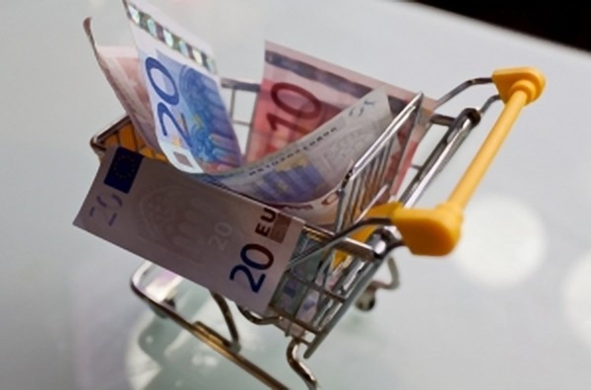 Istat: in 10 anni la spesa media delle famiglie ha raggiunto 2453 al mese