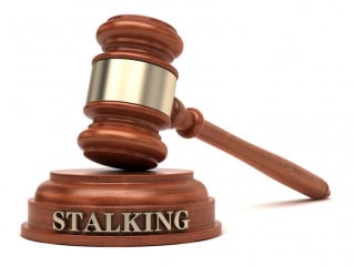 Stalking: l'ex amante assolta deve risarcire la vittima
