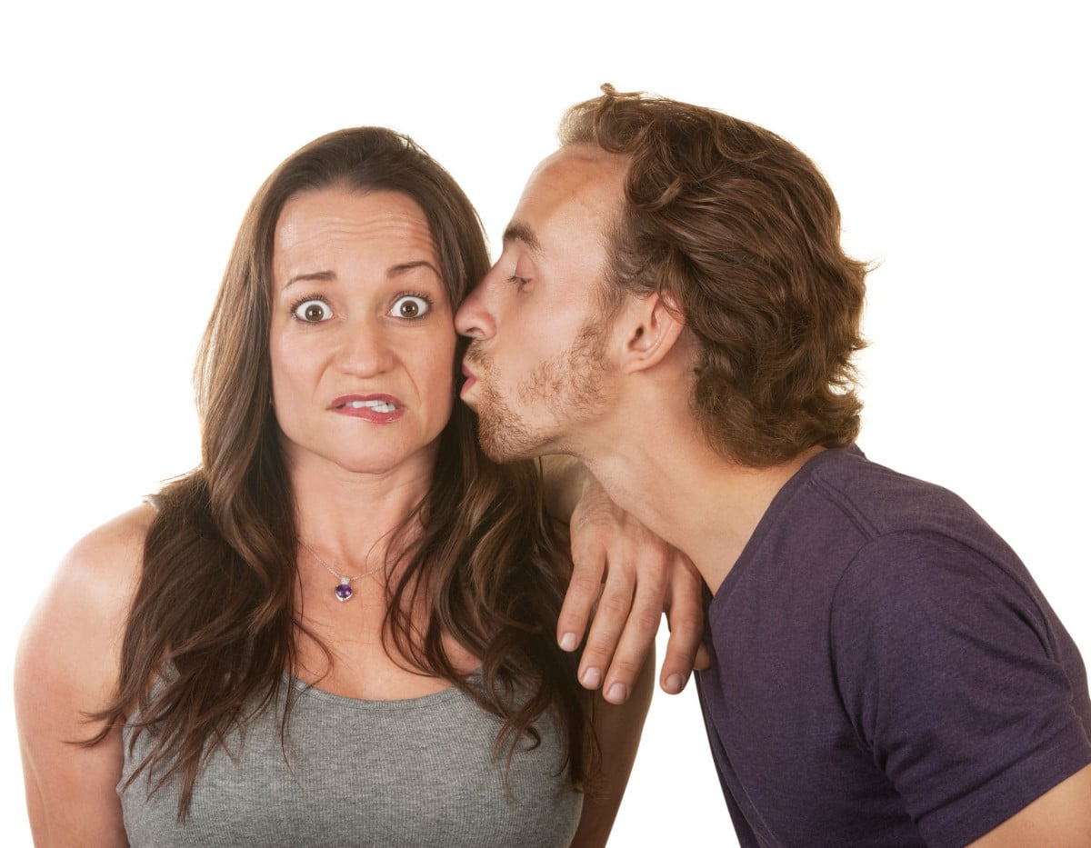 Bacio sgradito evitato: è violenza sessuale tentata