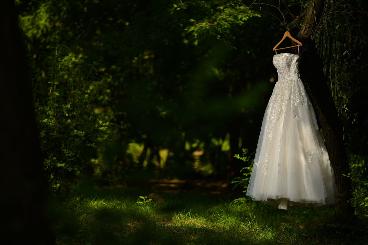 Vende l'abito da sposa su eBay per pagarsi l'avvocato per il divorzio: riceve offerte da record