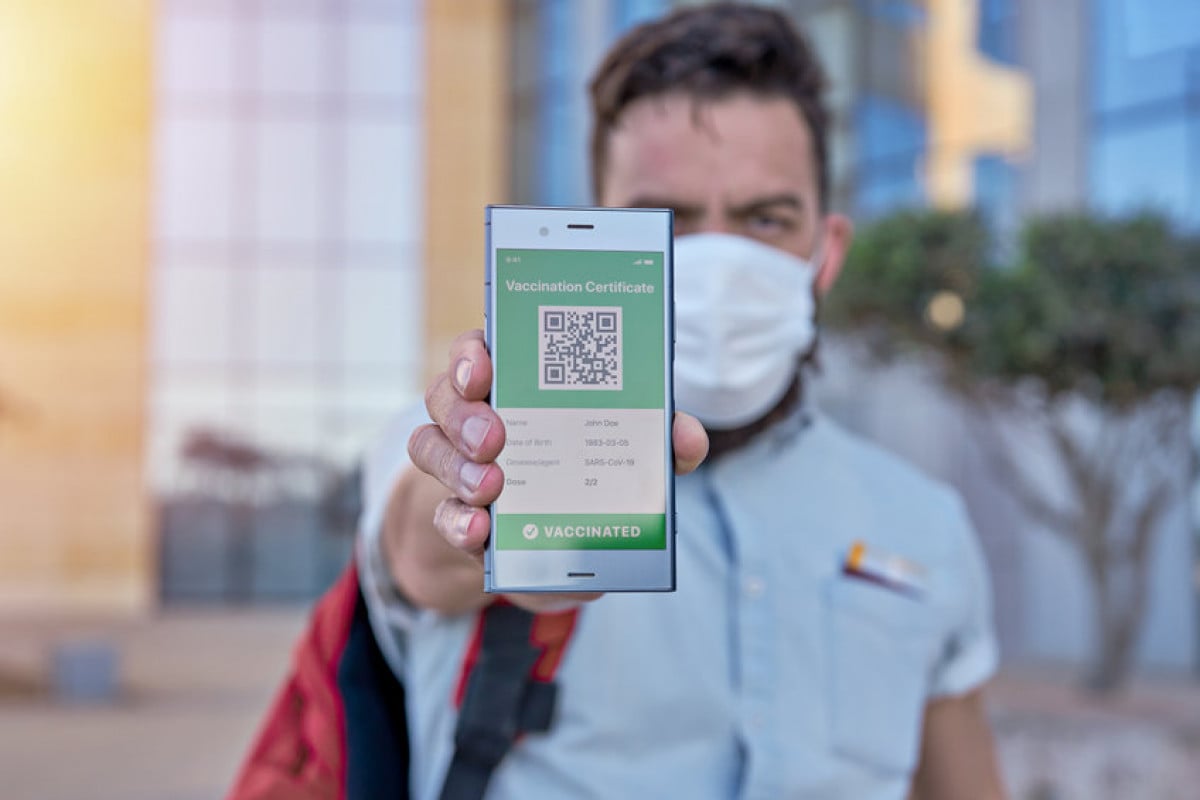 Licenziato il lavoratore che esibisce il green pass di un altro