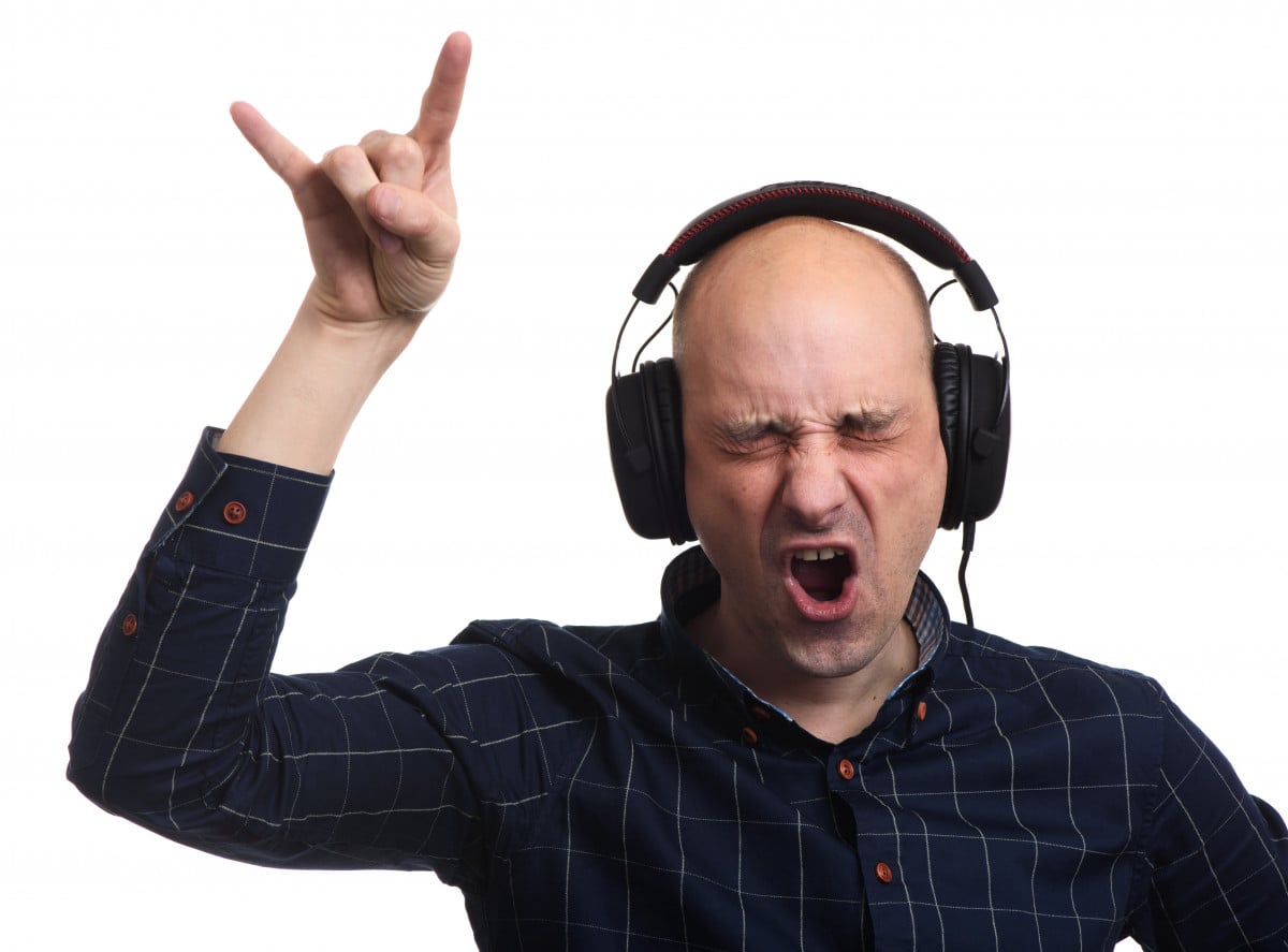 Cantare di notte a squarciagola è reato