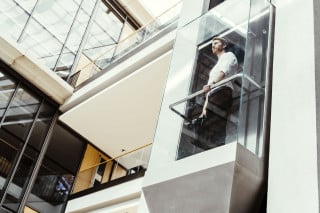 Contratto manutenzione ascensore: il condominio paga per il recesso anticipato