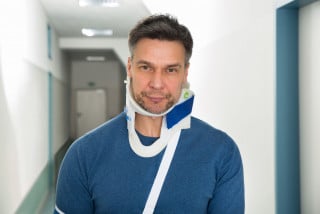Colpo di frusta: segnalata all'IVASS l'assicurazione che anziché pagare chiede la radiografia