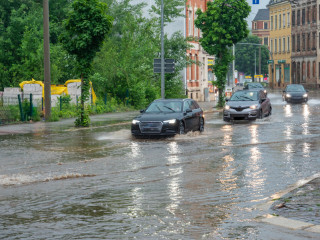 Aquaplaning e danni al veicolo noleggiato: chi ne risponde?