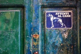 Attenti al cane: il cartello non basta