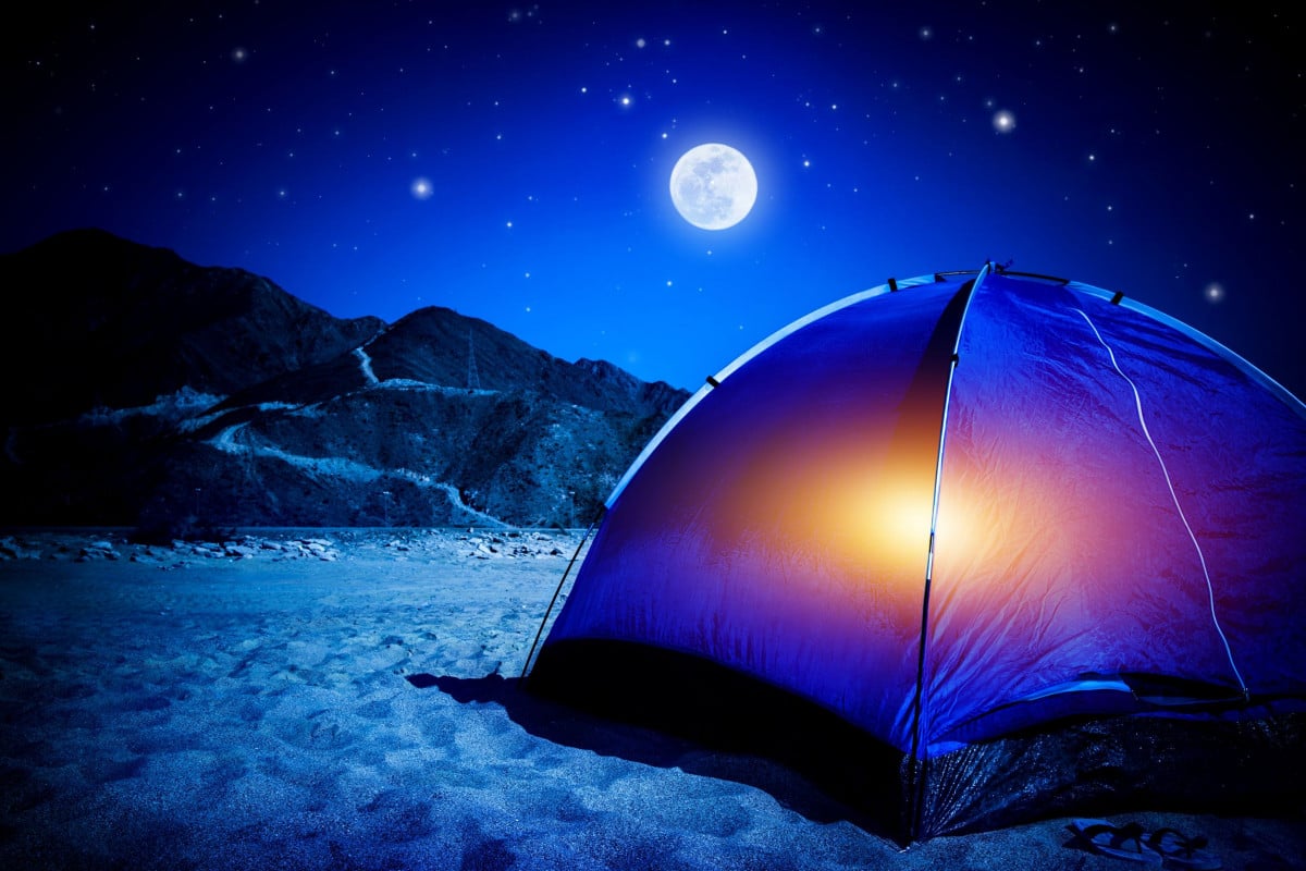 Dormire sulla spiaggia è vietato