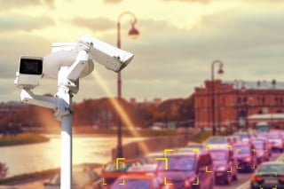 Autovelox: fotogrammi di due veicoli? Verbale annullato