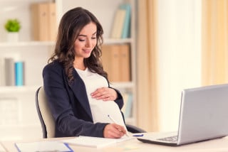 Lavoro: donne incinte licenziabili solo in casi eccezionali