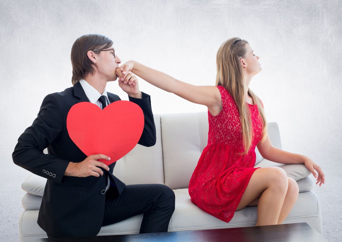 È stalking tempestare l'ex di chiamate, messaggi e regali