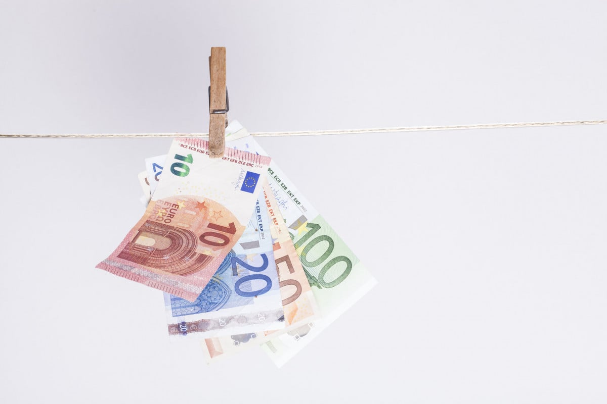 Obblighi antiriciclaggio avvocati: scattano nelle transazioni?