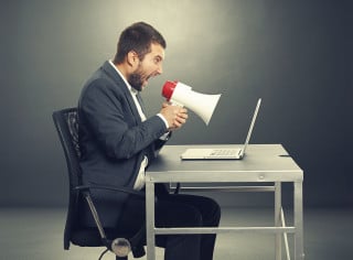 Bestemmie su Facebook: multa fino a 309 euro