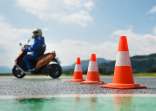 Patente: cambia la prova per le moto
