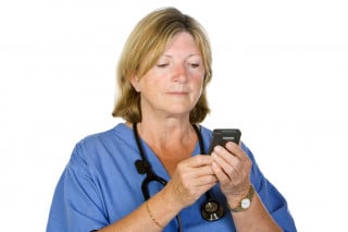 Responsabilità medica: niente licenziamento per il medico di turno che non risponde al cercapersone
