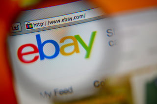 Vende "moglie usata" su Ebay, gli offrono oltre 70mila euro