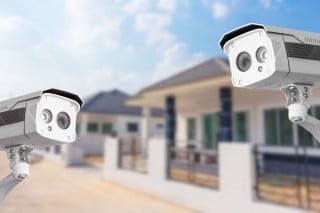 Illegittimo l'utilizzo di telecamere di sorveglianza finte