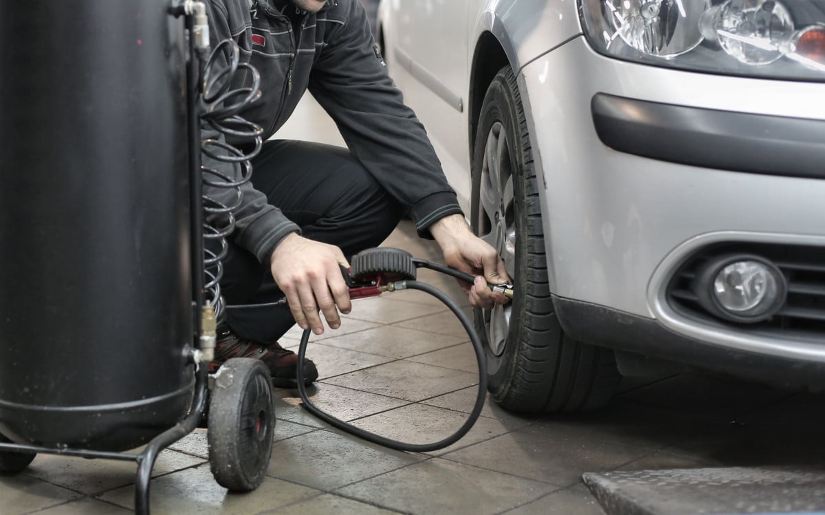 Pneumatico staccato dall’auto: paga la Rca?