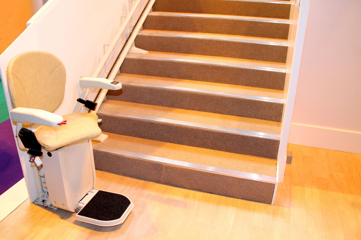 Sì all'installazione del servo-scala per il disabile nonostante il rifiuto degli altri condomini