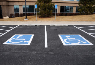 Strisce blu gratis per i disabili: presentato ddl