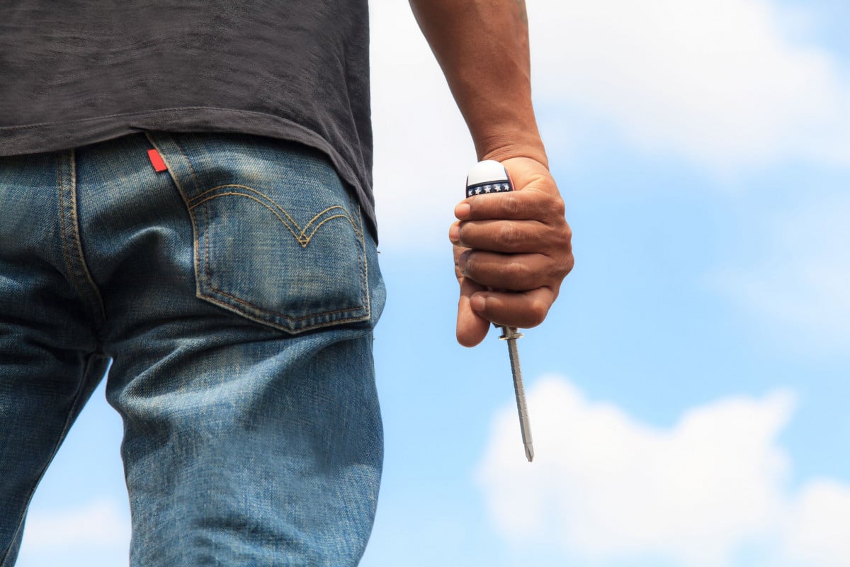 Uscire con un cacciavite in tasca è reato