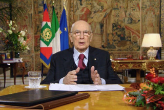 Napolitano agli italiani: occorre combattere la corruzione e lottare insieme per la ripresa economica del Paese. In allegato il testo del discorso anche in PDF