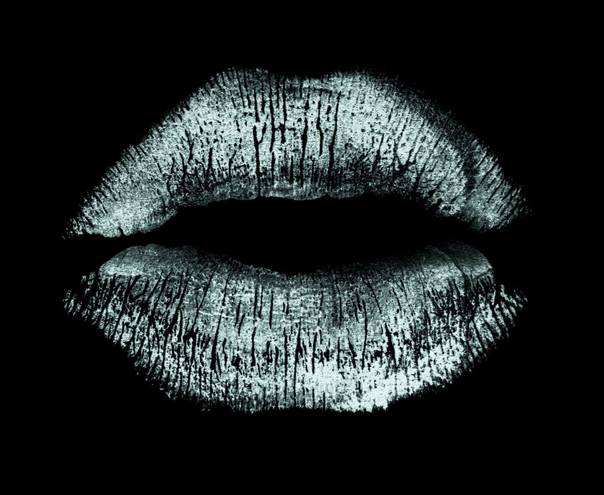 Cassazione: bacio sul collo non voluto? È violenza sessuale