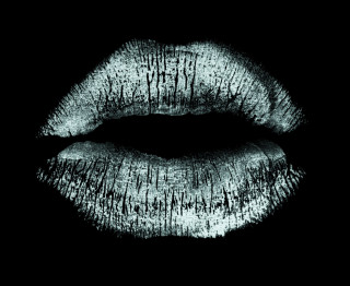 Bacio sulla bocca non voluto? E' violenza sessuale anche senza lingua