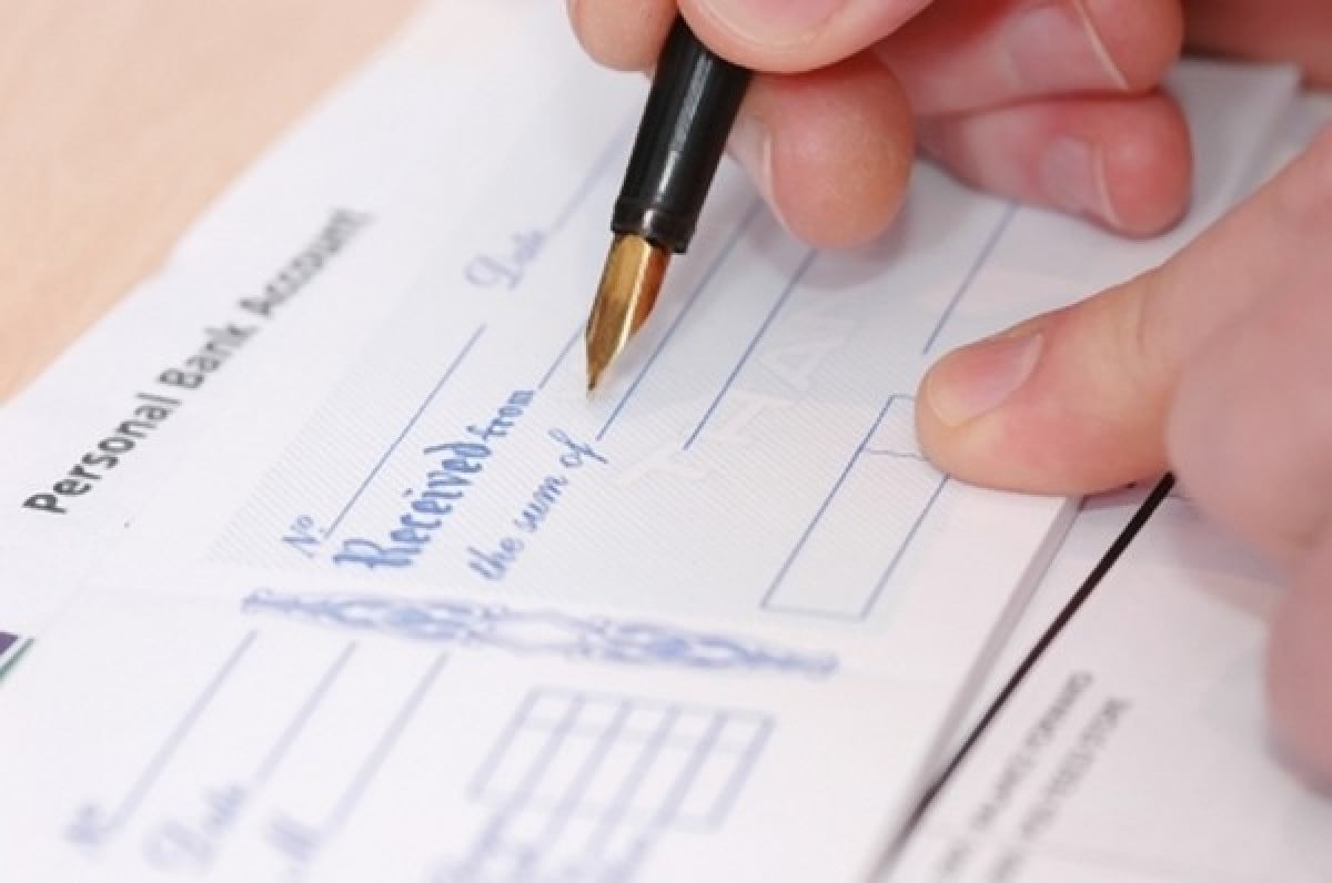 Cassazione: non comporta estinzione del credito la consegna di assegno posdatato prima del pignoramento