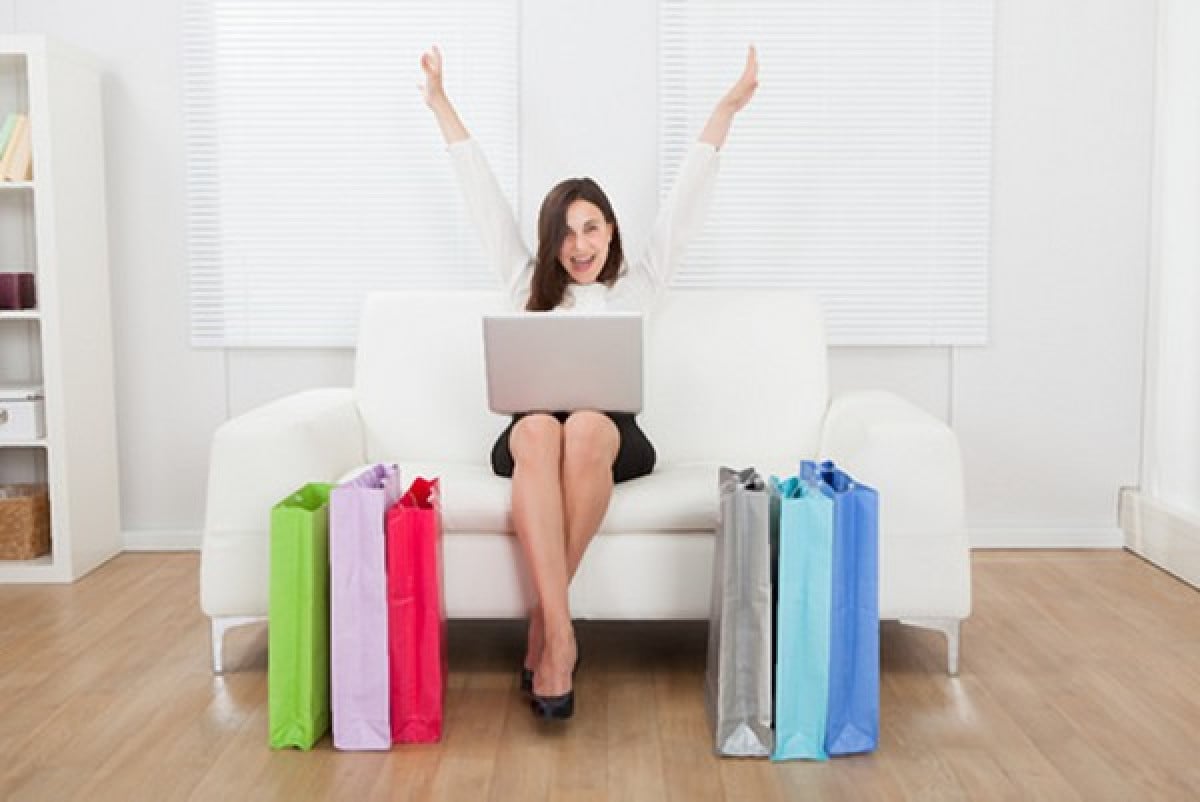 Acquisti online: la UE approva nuove tutele contro le truffe