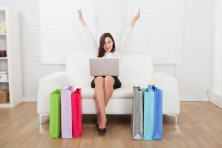 Acquisti online: la UE approva nuove tutele contro le truffe