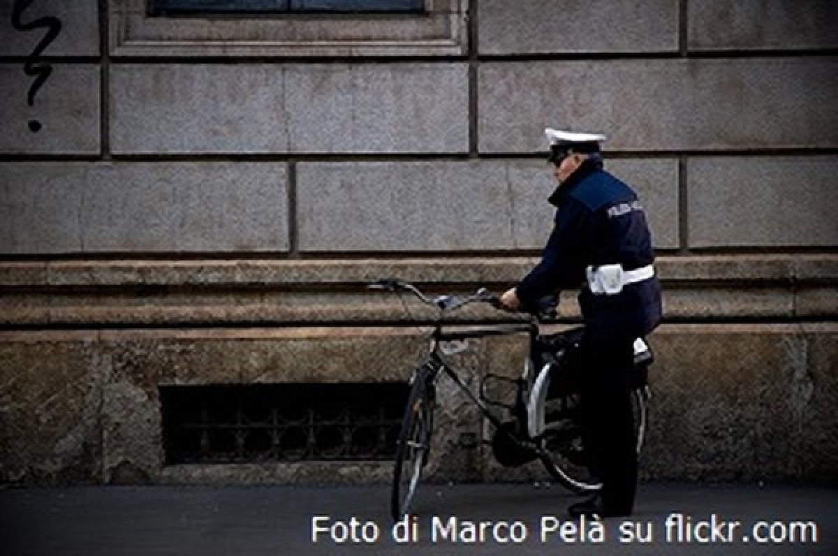 Cassazione: Si può mandare a quel paese il vigile che passa a casa per fare la multa
