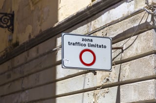 ZTL: multa illegittima se dalle foto non emergono tempo, luogo e veicolo