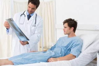 Inutile mentire sull'età: per la Cassazione, le radiografie al polso escludono ogni dubbio