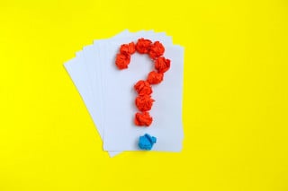 Il caso del 'palpeggiamento' da 10 secondi: violenza o no?