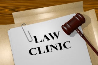 Avvocati: arriva la "clinica legale"