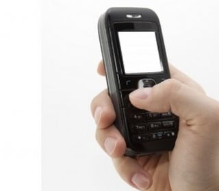 Consulta: solo il giudice può vietare l'uso del telefonino