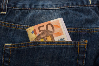 Organizza incontri a tre nel web. Non c'è favoreggiamento della prostituzione se anche lui partecipa agli incontri