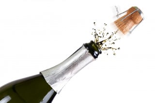 Cassazione: anche stappare lo spumante può diventare reato!