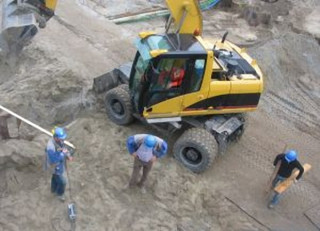 Cassazione: operaio schiacciato da macchinario durante i lavori di manutenzione della strada ha diritto al risarcimento danni da rc auto