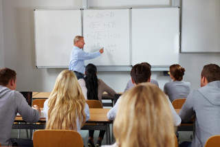 Dl scuola: bonus di 500 euro anche ai 18enni stranieri