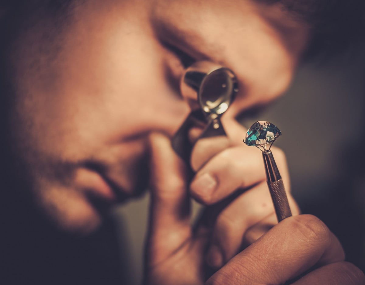 Cosa accade se il gioielliere non restituisce l'anello?