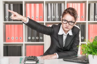 Va licenziato chi esce senza timbrare la pausa