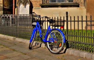 Furto di biciclette: irrilevanza del fatto per “superficialità adolescenziale”